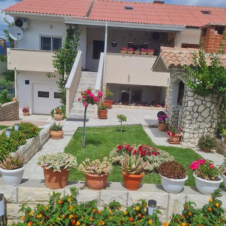 Apartman "Flower Garden" Razanac Exterior photo