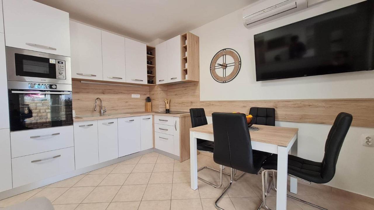 Apartman "Flower Garden" Razanac Exterior photo