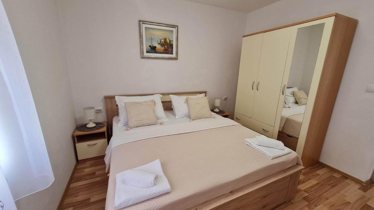 Apartman "Flower Garden" Razanac Exterior photo