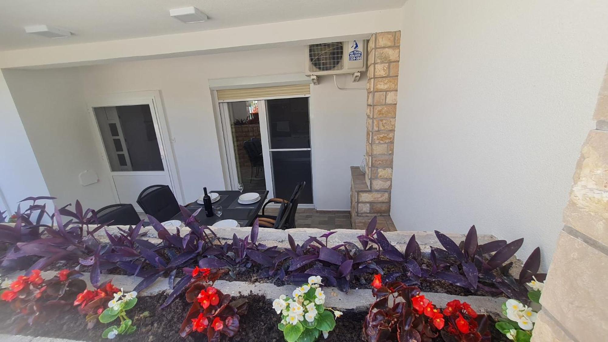 Apartman "Flower Garden" Razanac Exterior photo