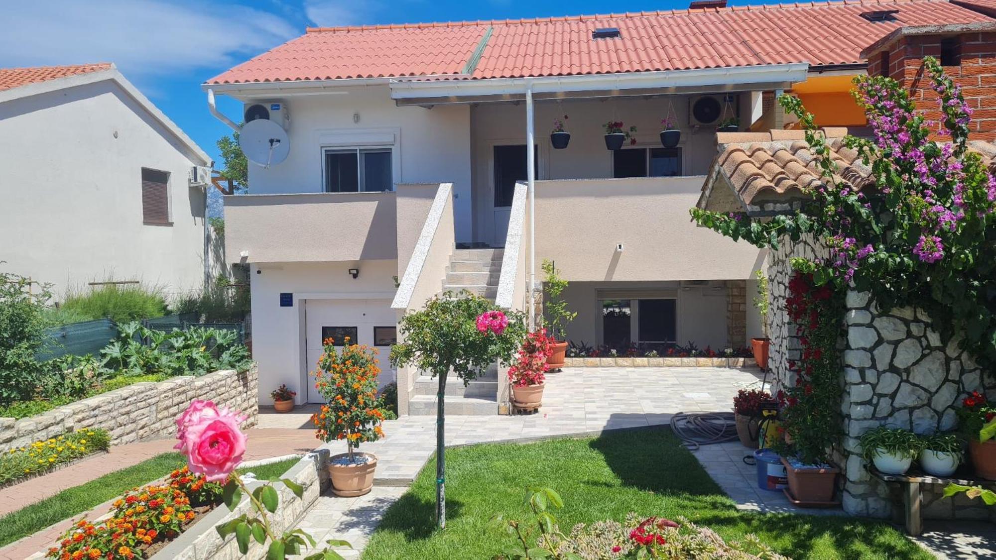 Apartman "Flower Garden" Razanac Exterior photo
