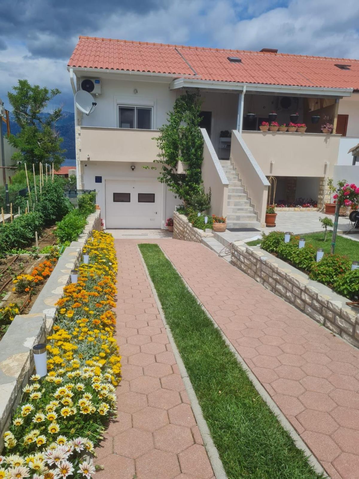 Apartman "Flower Garden" Razanac Exterior photo